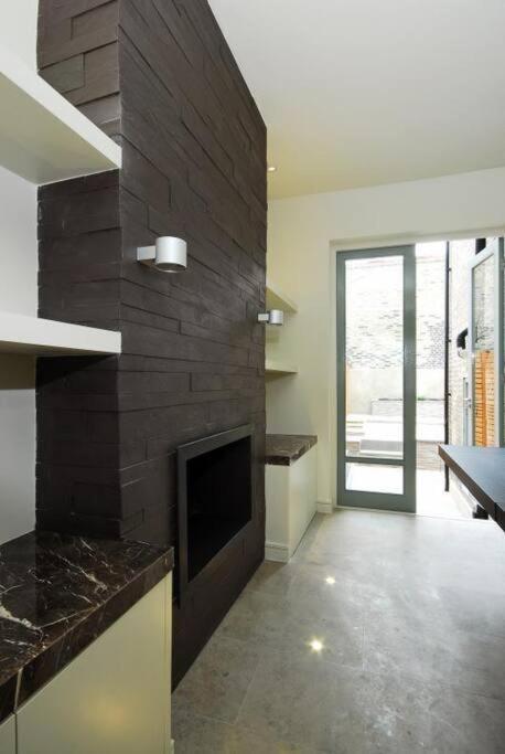 Quintessential Town House Close To Central 런던 외부 사진